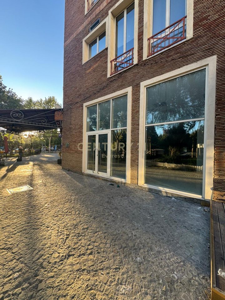 KOMPLEKSI DELIJORGJI, COMMERCIAL FOR SALE