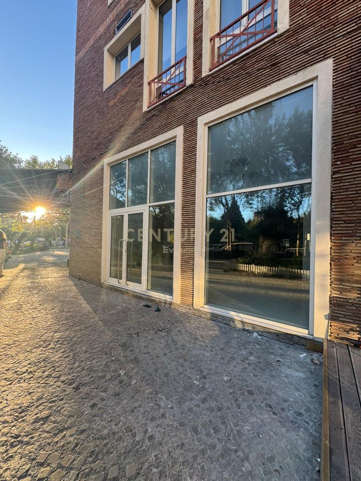KOMPLEKSI DELIJORGJI, COMMERCIAL FOR SALE
