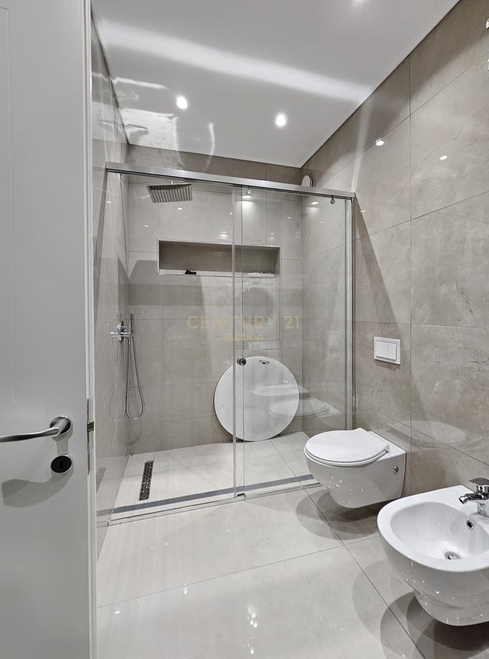 APARTAMENT 2+1+ POST PARKIMI ME QIRA TEK ROSE GARDEN RESIDENCE!