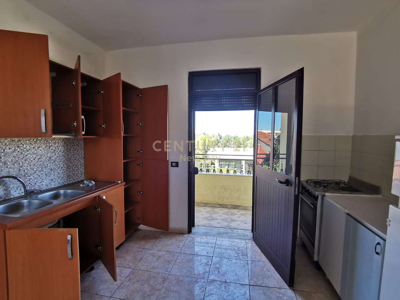SECONDO PIANO DI UNA VILLA IN AFFITTO A SHIJAK!
