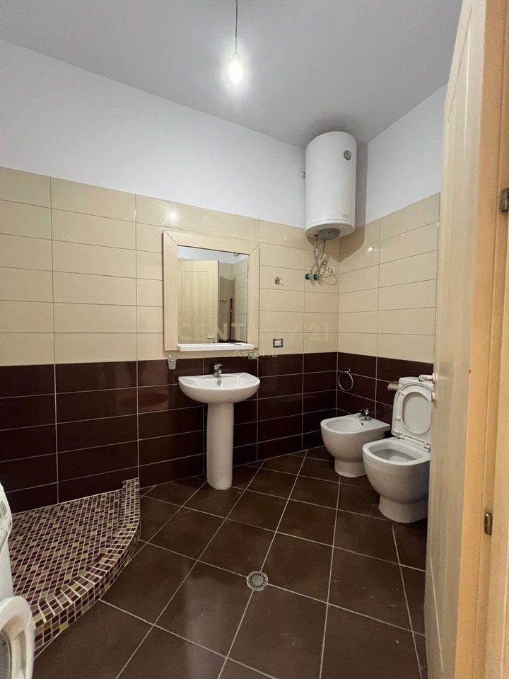 Jepet me qira apartament 2+1+2 prane kompleksit Delijorgji
