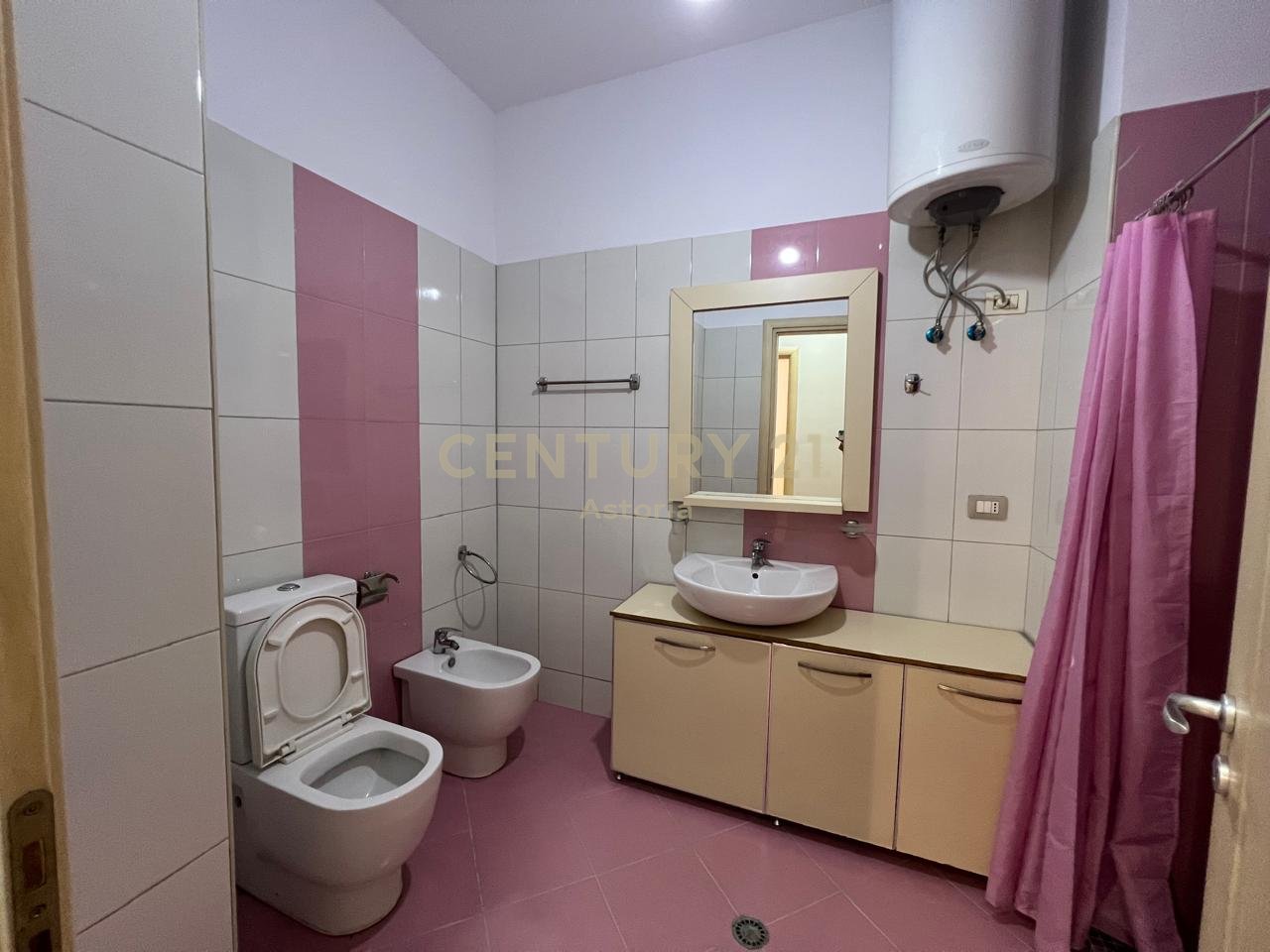 Jepet me qira apartament 2+1+2 prane kompleksit Delijorgji