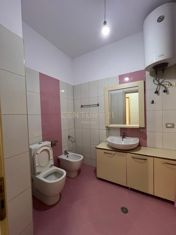 Jepet me qira apartament 2+1+2 prane kompleksit Delijorgji