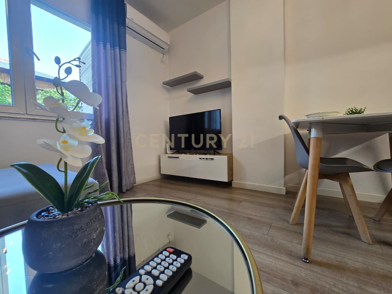 APPARTAMENTO 1+1 IN AFFITTO A WILLSON SQUARE!