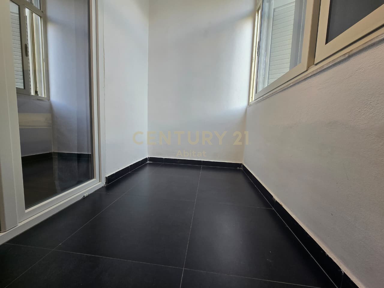 APPARTAMENTO 1+1 IN AFFITTO A WILLSON SQUARE!