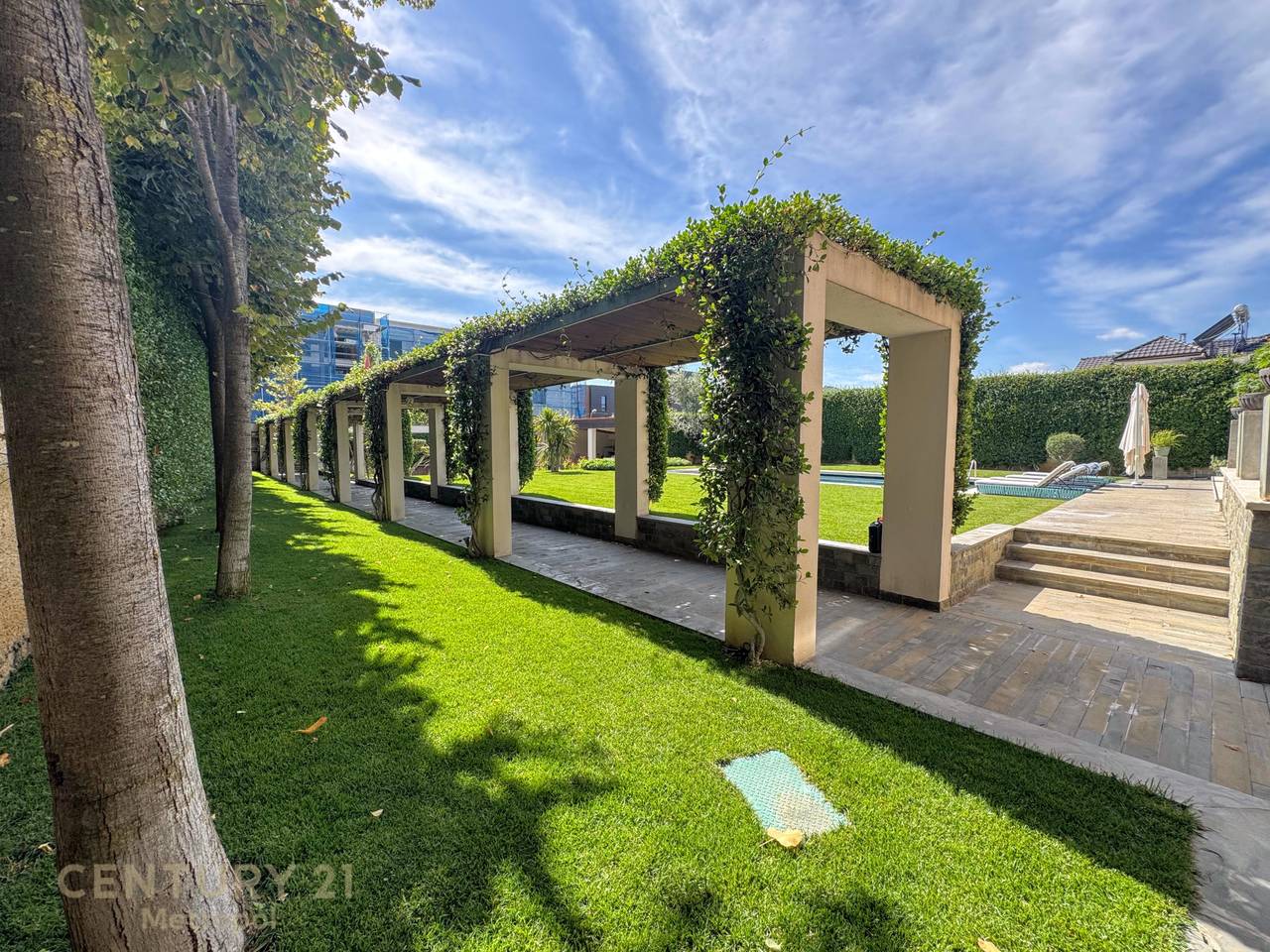 VILE INDIVIDUALE ME PISHINE PER QIRA PRANE TEG