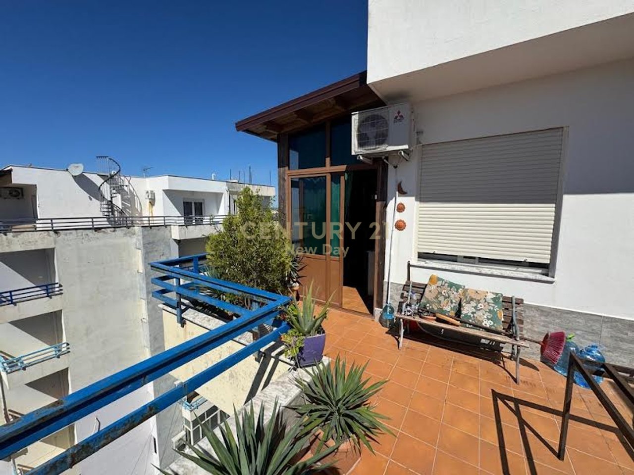 2+1+2+Porches in vendita