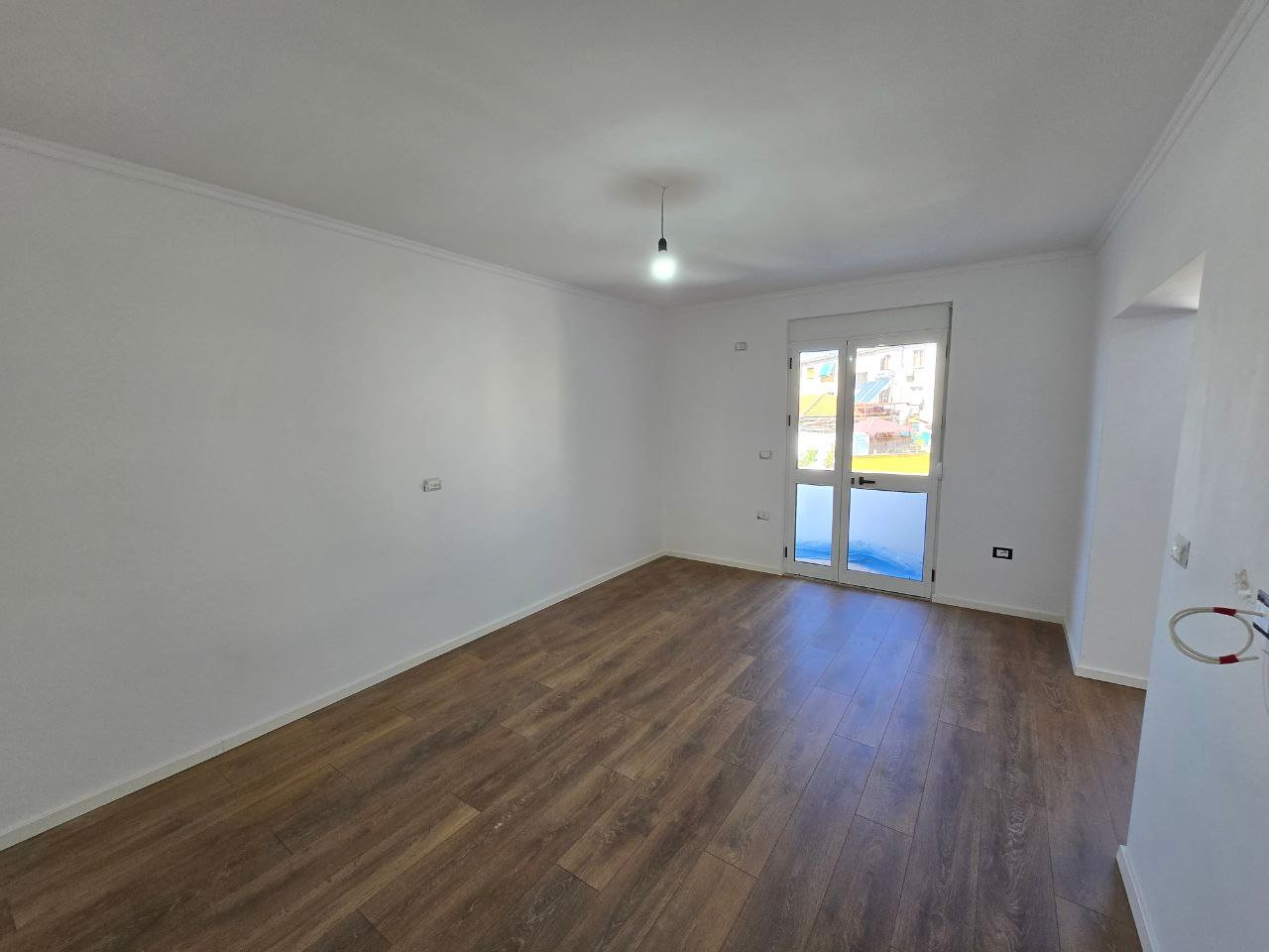 APARTAMENT 2+1 PER SHITJE PRANE SHKOLLES 1 MAJ!