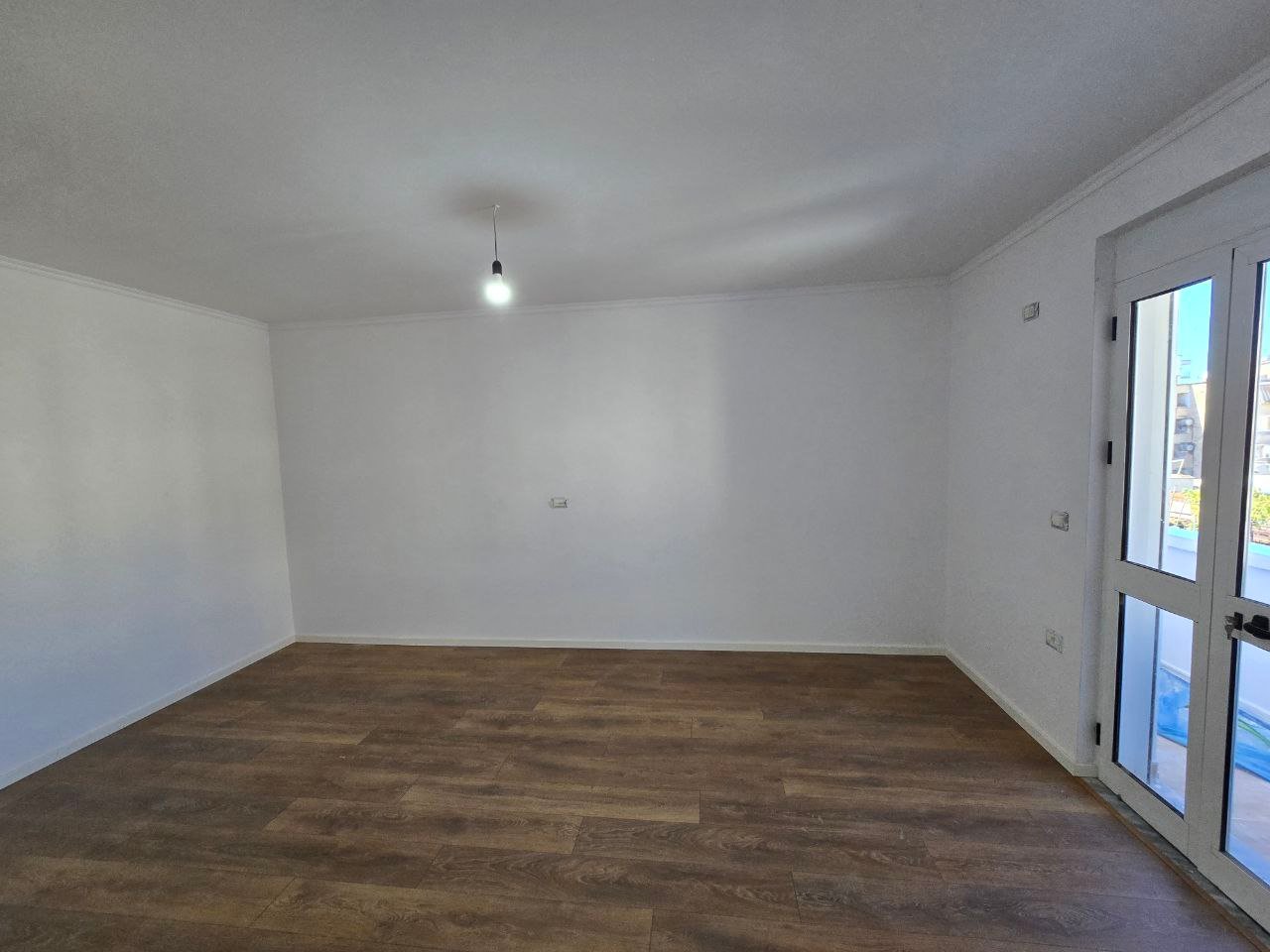 APARTAMENT 2+1 PER SHITJE PRANE SHKOLLES 1 MAJ!