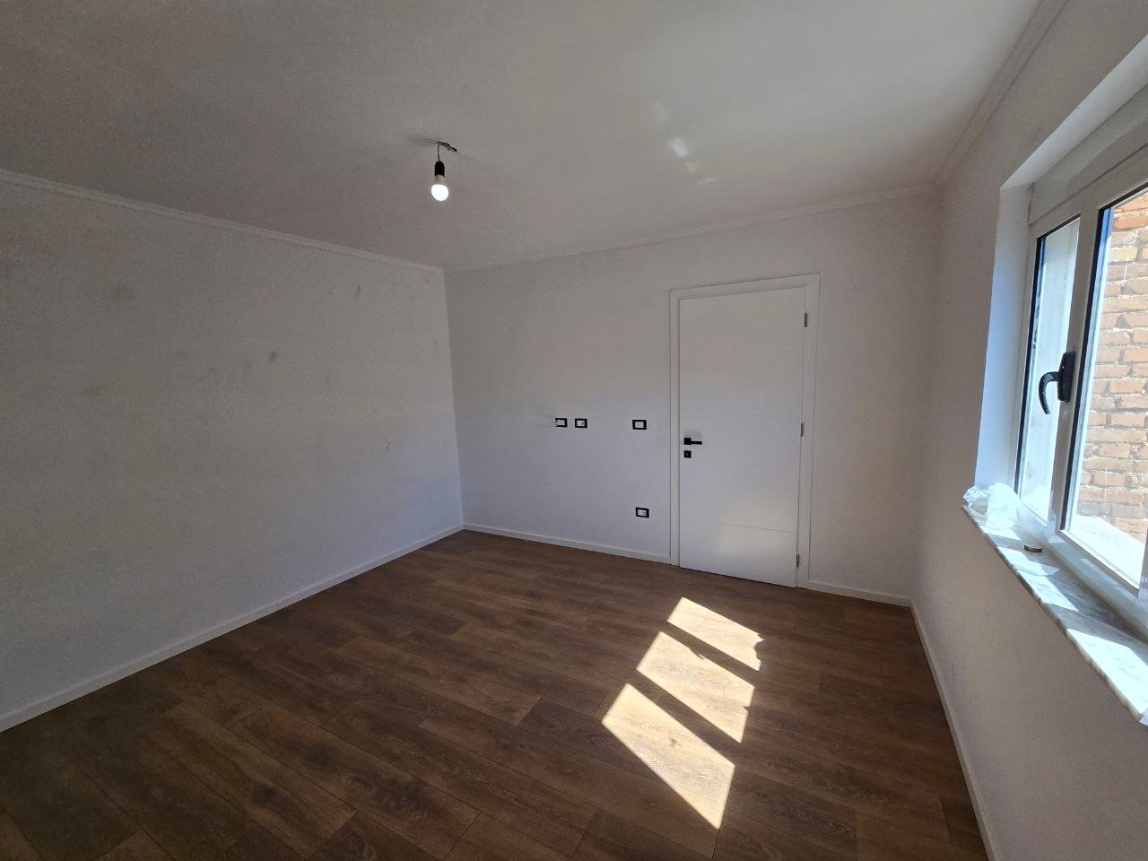 APARTAMENT 2+1 PER SHITJE PRANE SHKOLLES 1 MAJ!