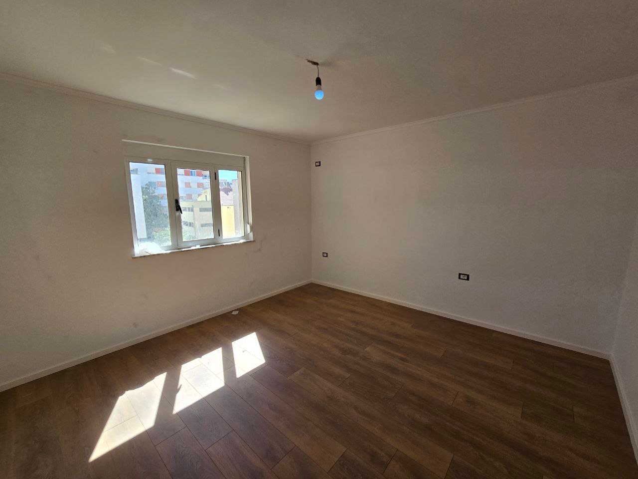 APARTAMENT 2+1 PER SHITJE PRANE SHKOLLES 1 MAJ!