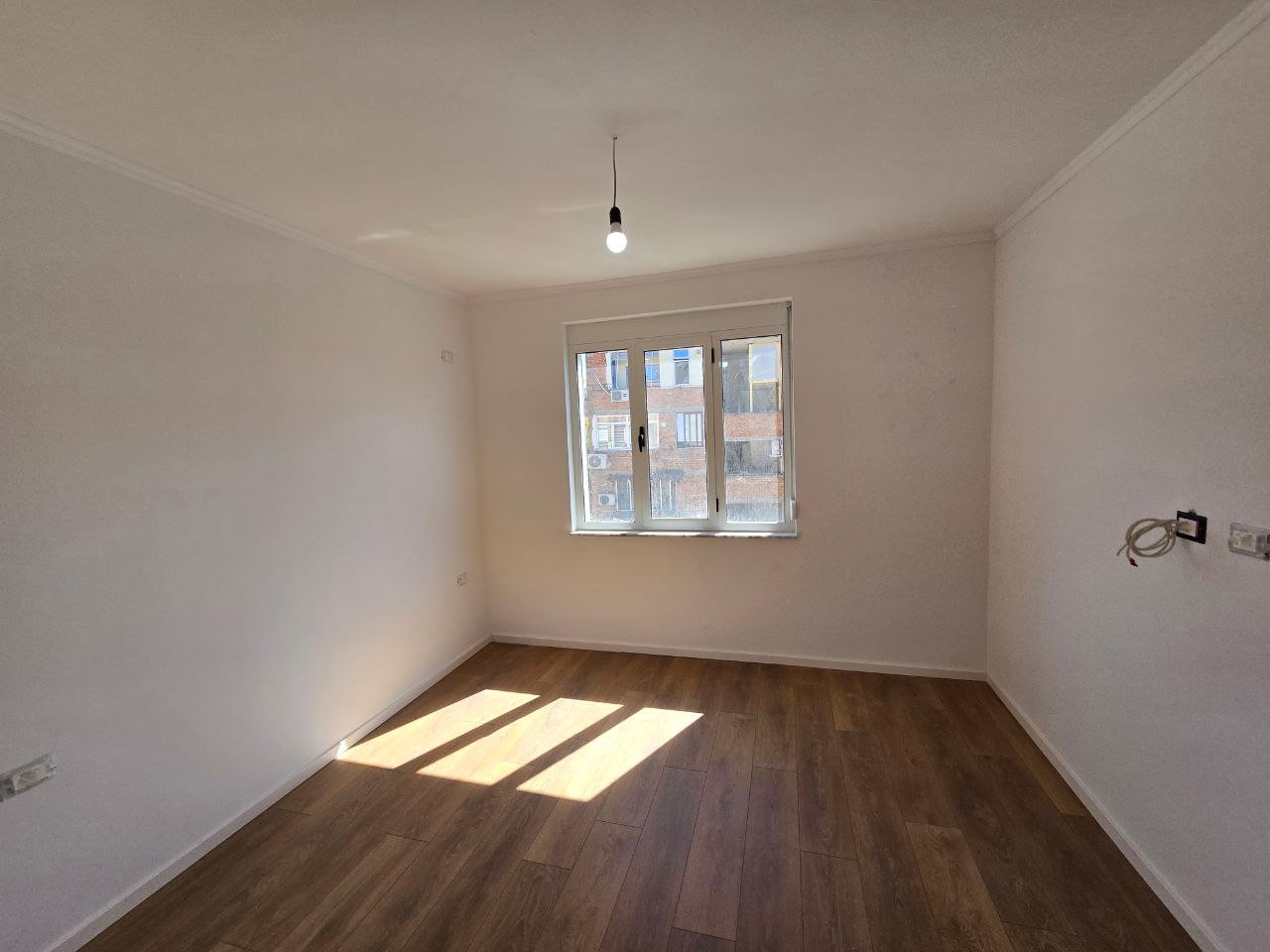 APARTAMENT 2+1 PER SHITJE PRANE SHKOLLES 1 MAJ!