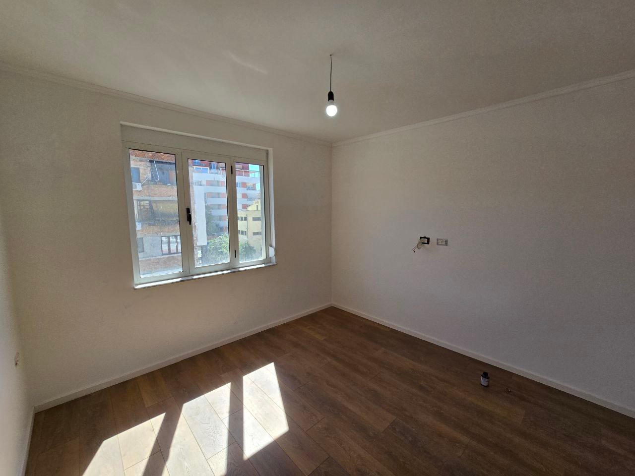 APARTAMENT 2+1 PER SHITJE PRANE SHKOLLES 1 MAJ!