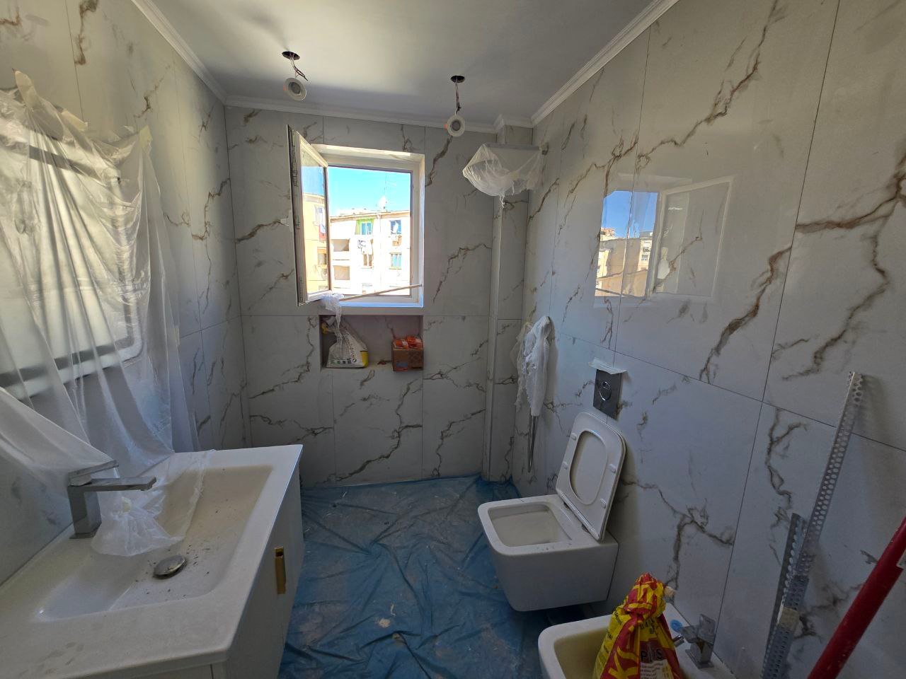 APARTAMENT 2+1 PER SHITJE PRANE SHKOLLES 1 MAJ!