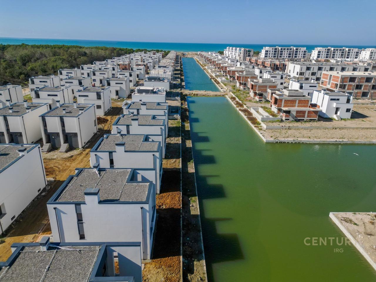 APARTAMENT 2+1+2 ME VERANDE TE TURQUOISE MARINA!