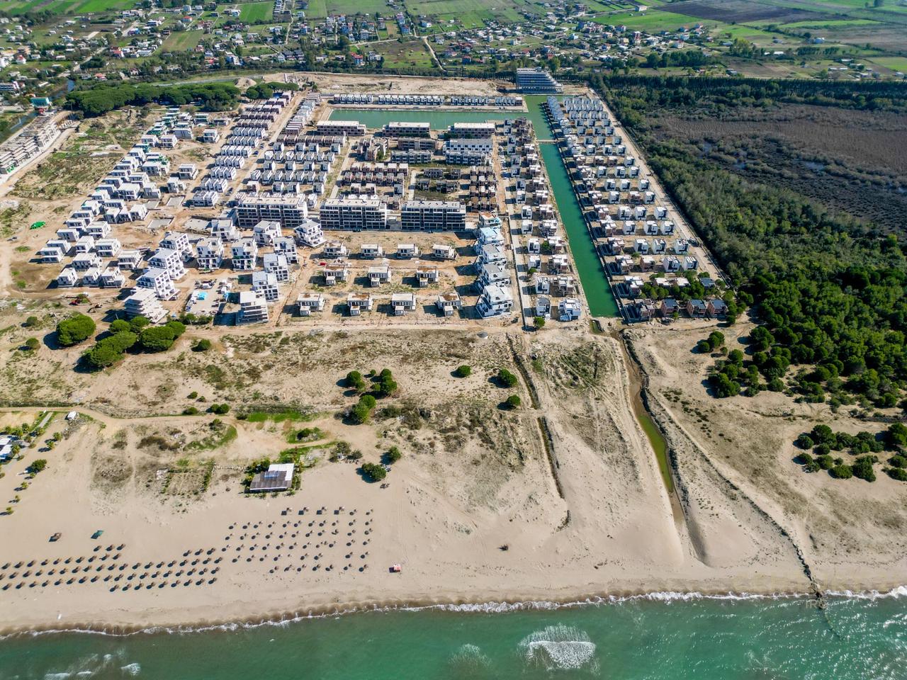 APARTAMENT 2+1+2 ME VERANDE TE TURQUOISE MARINA!