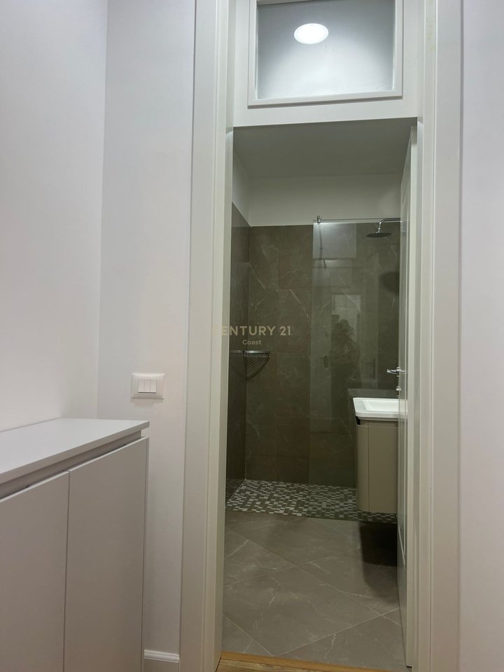 APPARTAMENTO DI LUSSO 2+1+2 IN AFFITTO, VISTA MARE COMPLETA IN ACQUA FREDDA, VLORE!