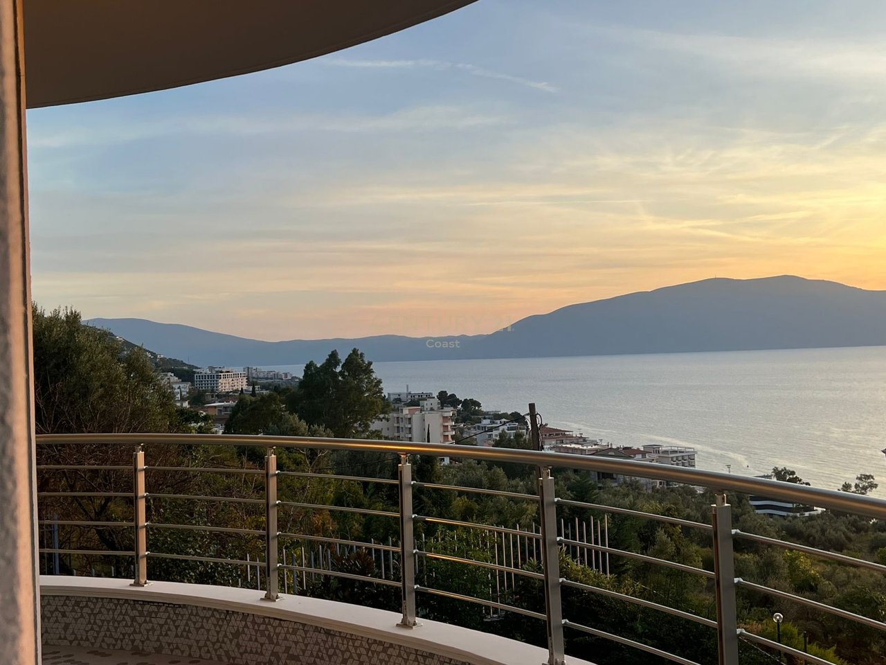 APPARTAMENTO DI LUSSO 2+1+2 IN AFFITTO, VISTA MARE COMPLETA IN ACQUA FREDDA, VLORE!