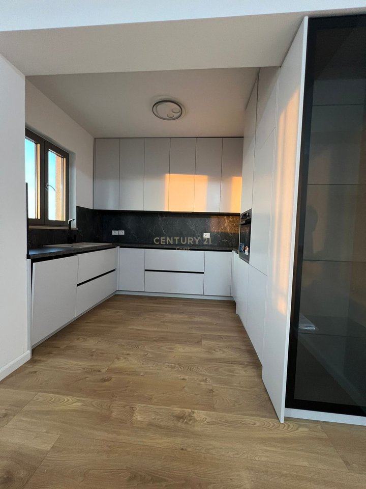 APPARTAMENTO DI LUSSO 2+1+2 IN AFFITTO, VISTA MARE COMPLETA IN ACQUA FREDDA, VLORE!