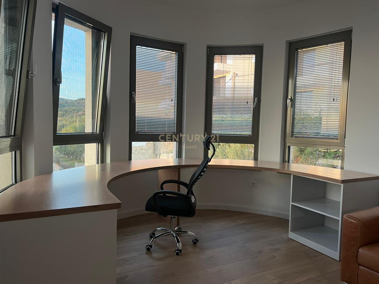 APPARTAMENTO DI LUSSO 2+1+2 IN AFFITTO, VISTA MARE COMPLETA IN ACQUA FREDDA, VLORE!
