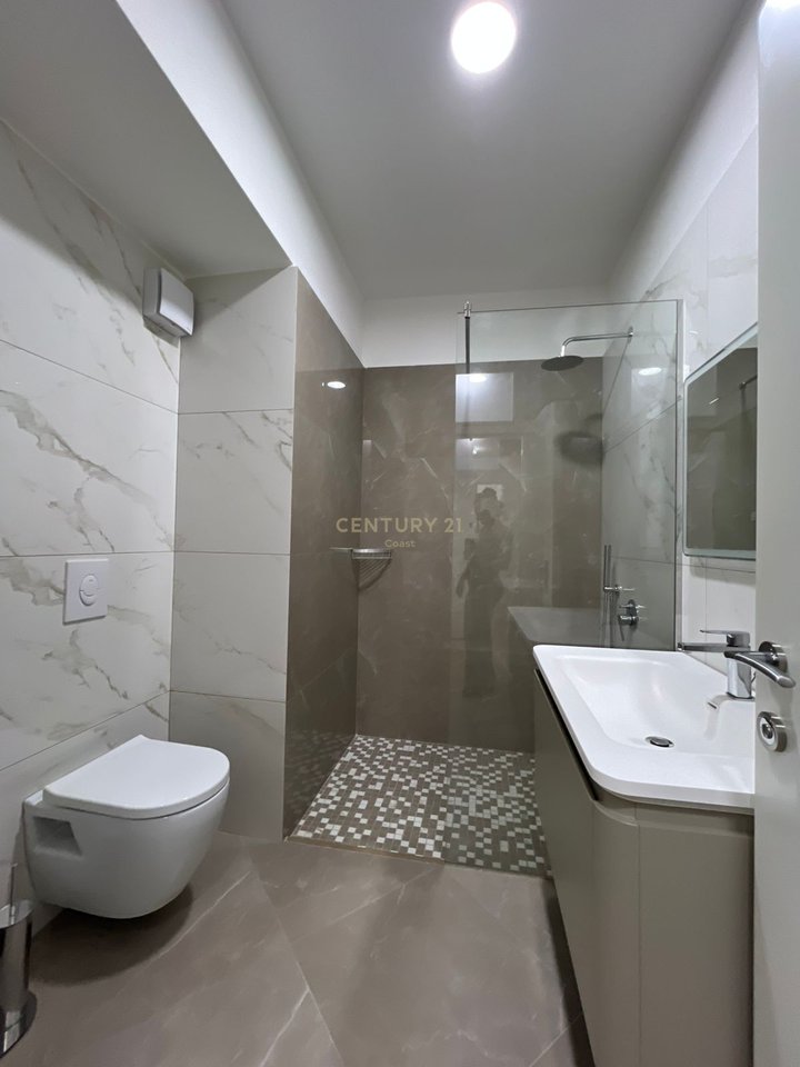 APPARTAMENTO DI LUSSO 2+1+2 IN AFFITTO, VISTA MARE COMPLETA IN ACQUA FREDDA, VLORE!