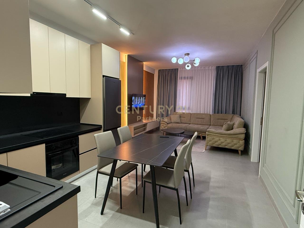JAPIM ME QIRA APARTAMENT 2+1 NE UNAZE TE RE!