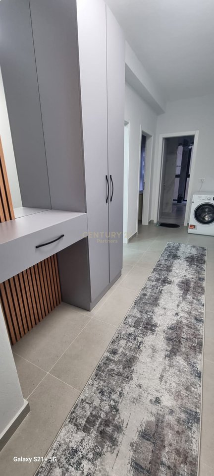 JAPIM ME QIRA APARTAMENT 2+1 NE UNAZE TE RE!