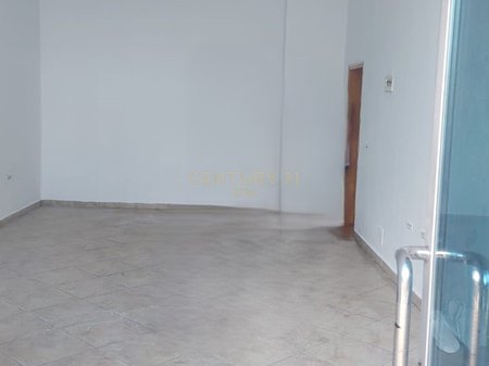 Qira, Ambient Business, Via Dritan Hoxha, Laprake