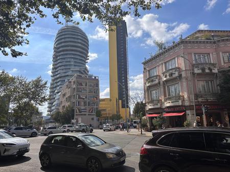 IN AFFITTO APPARTAMENTO 2+1+2 NEL CENTRO DI TIRANA!