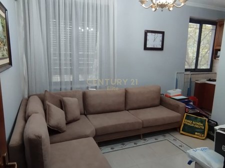 Jepet me qira apartament 1+1 tek PALLATET AGIMI.