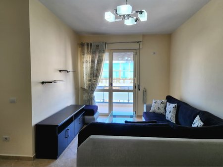 Apartament 2+1 me Qira pranë Bulevardit Kryesor, Vlorë
