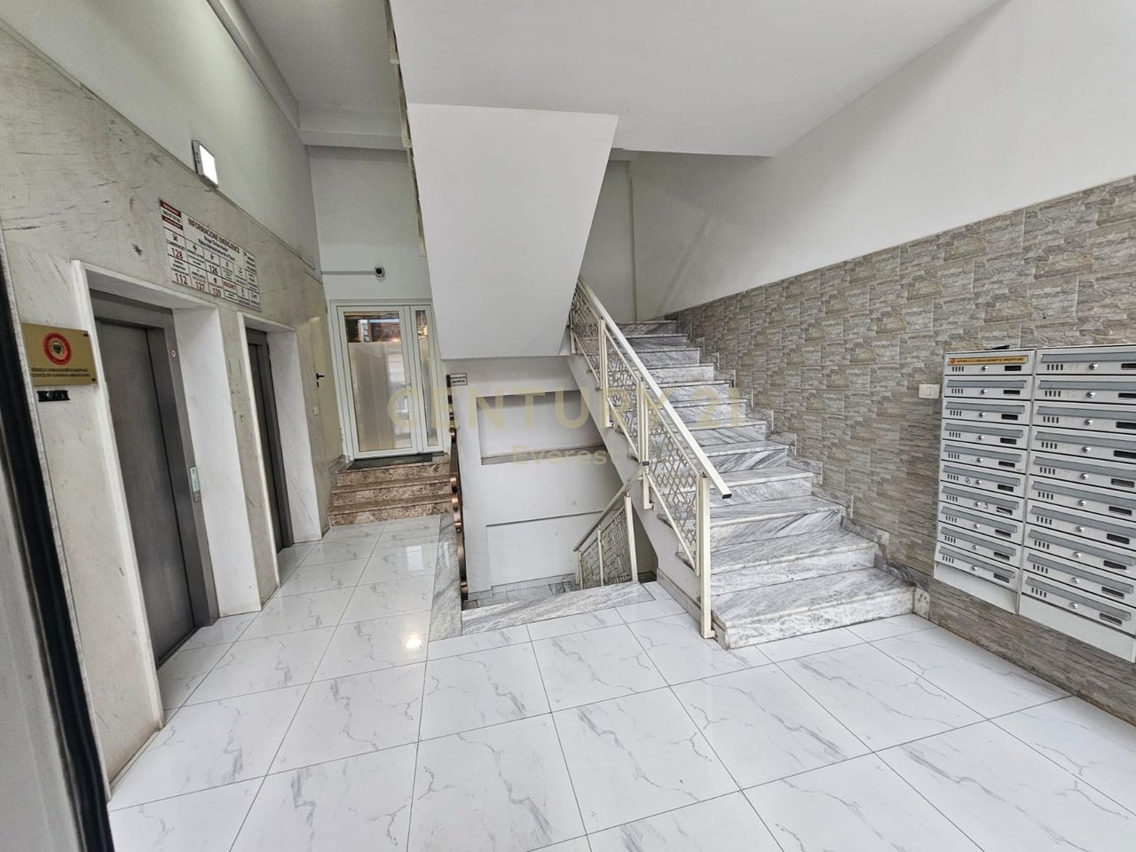 ZOGU I ZI, OFFICE FOR RENT