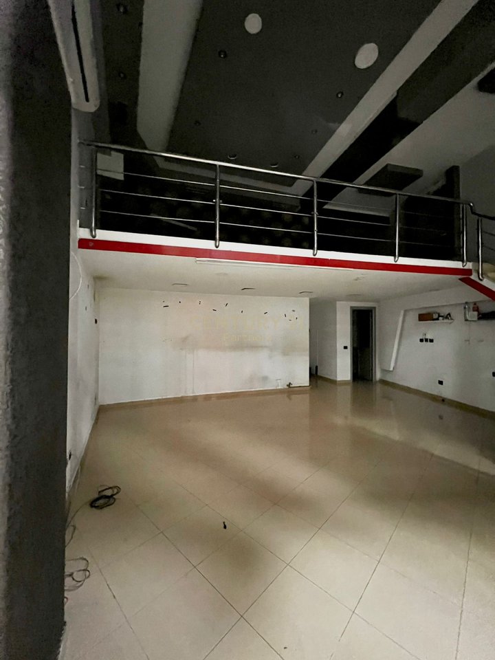 JEPET ME QIRA AMBIENT KOMERCIAL DUPLEKS NË ASTIR KATI O