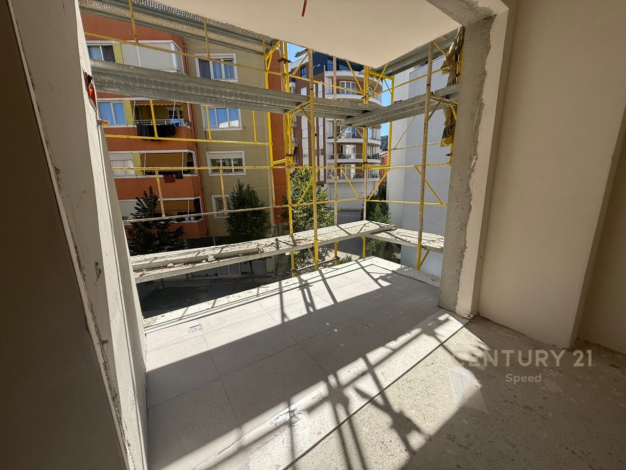 Apartament 1+1 për shitje tek Liqeni i Thatë!!