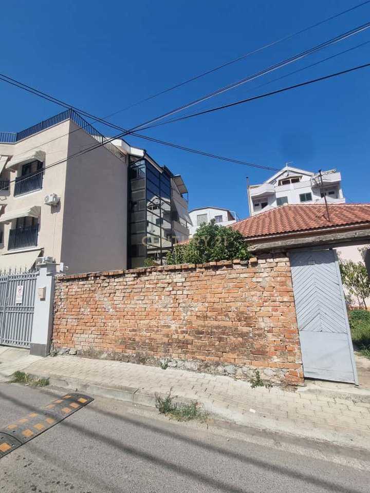 House For Sale in Ali Demi, Tirana - €294,000.00 | 300 m²!
