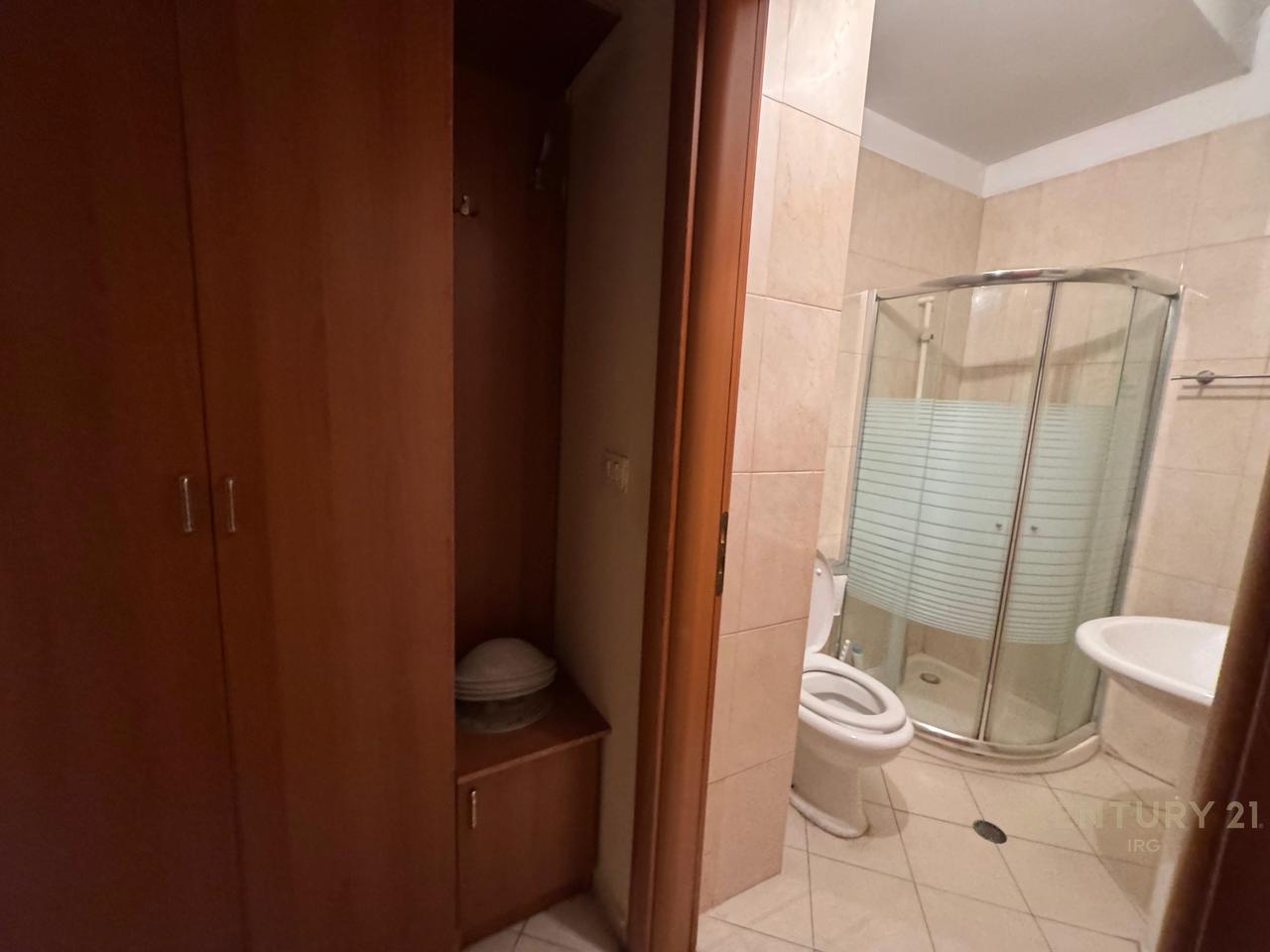 Ambient per Zyra, Tek Kompleksi Halili !!