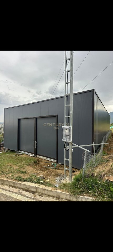 Magazzino di 300m2 in affitto a Bathore, Kamez!