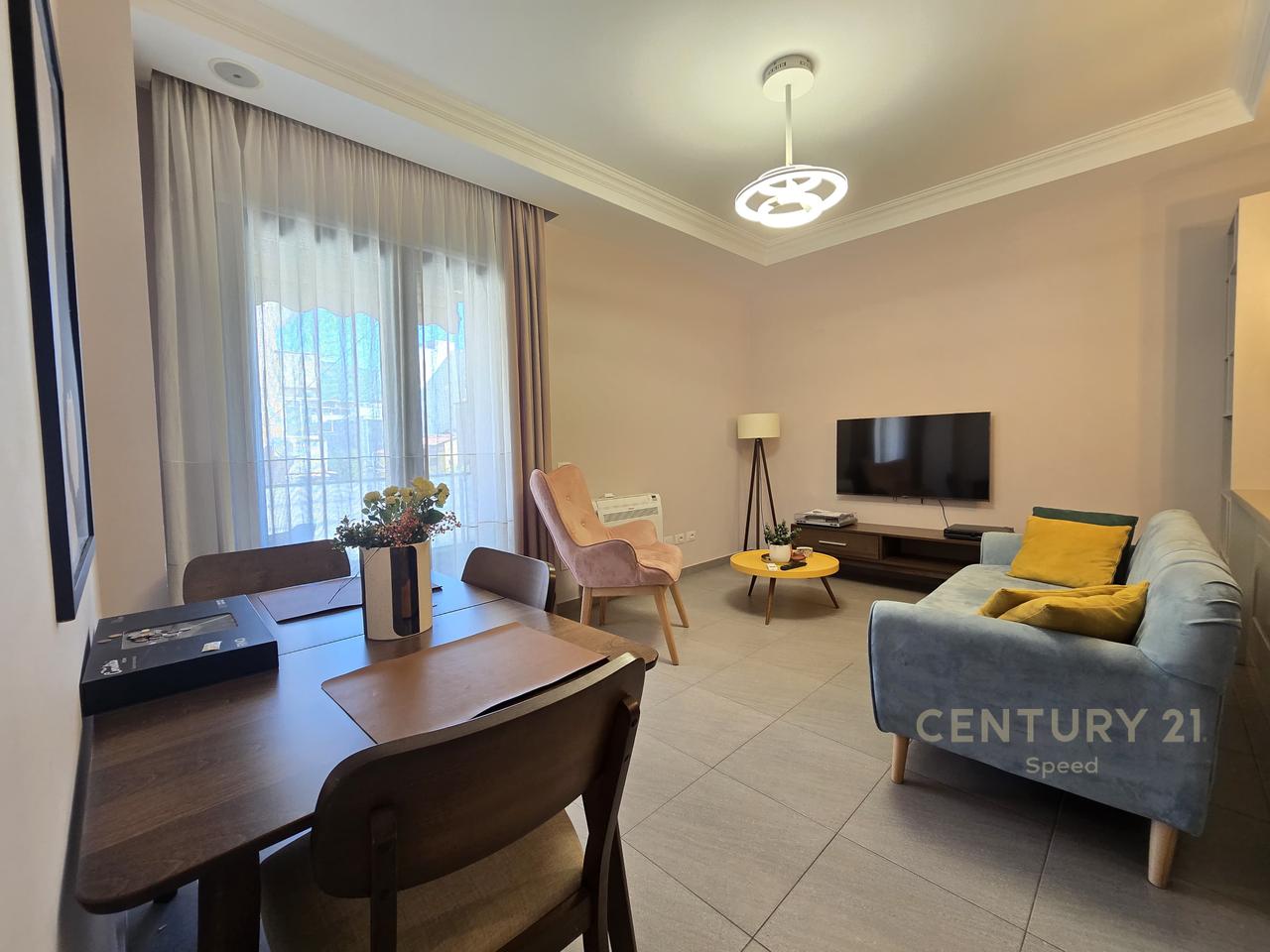 APARTAMENT 2+1 ME QIRA PRANE PAZARIT TE RI, TIRANE !!!