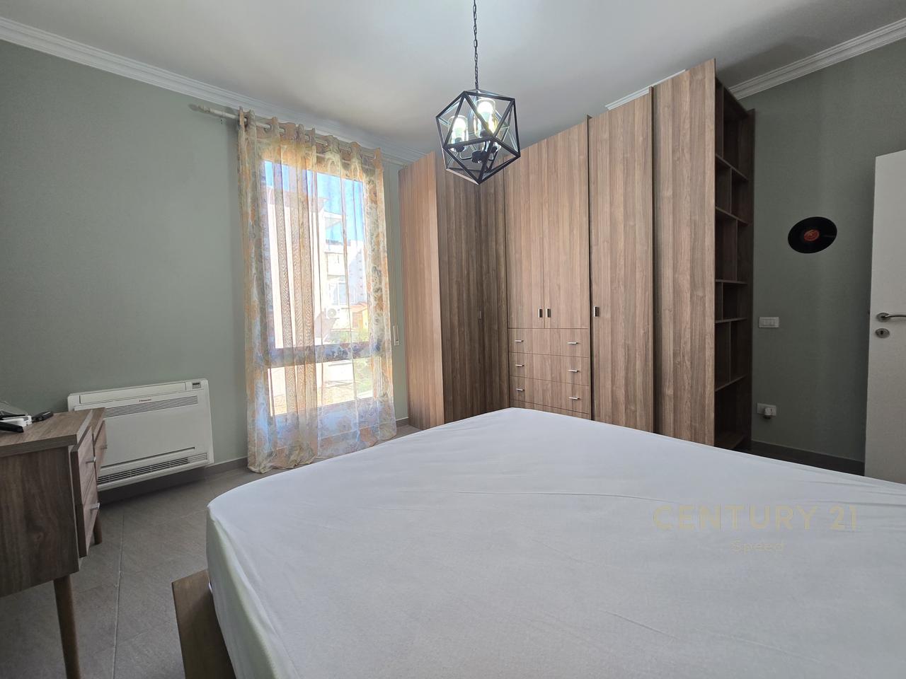 APARTAMENT 2+1 ME QIRA PRANE PAZARIT TE RI, TIRANE !!!