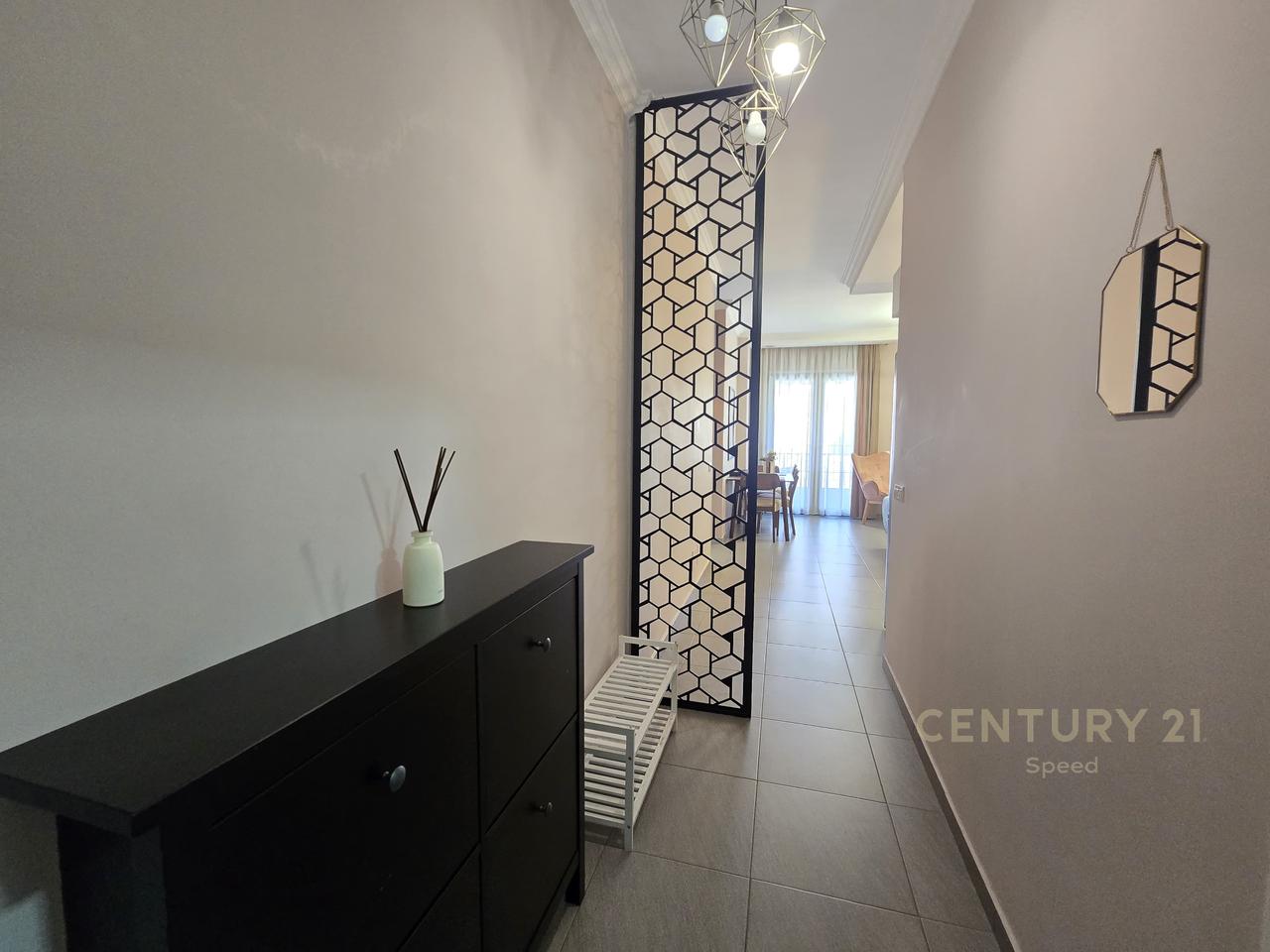 APARTAMENT 2+1 ME QIRA PRANE PAZARIT TE RI, TIRANE !!!