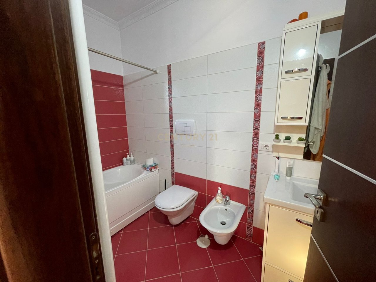 VILLA FOR SALE IN THE "PARTIZANI" NEIGHBORHOOD, VLORE!!