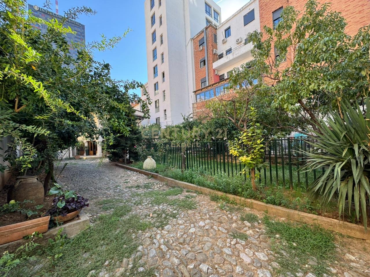 APARTMENT FOR RENT WITH YARD IN THE CENTER OF TIRANA!