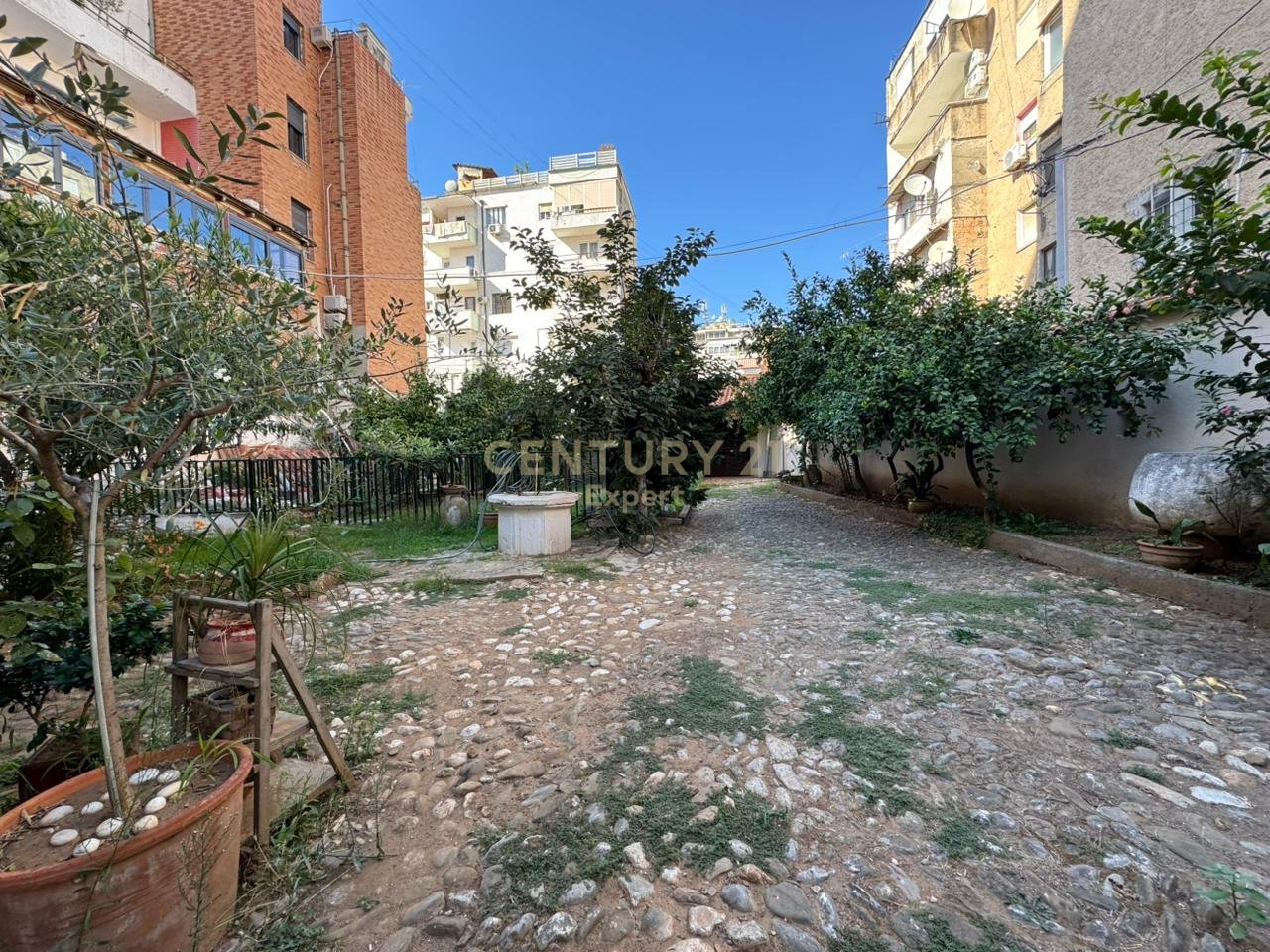 APARTMENT FOR RENT WITH YARD IN THE CENTER OF TIRANA!