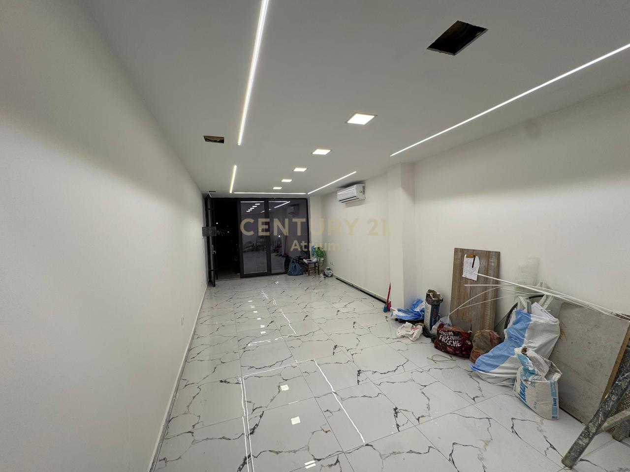 COMMERCIAL SPACE FOR RENT NEAR NISHERAKU BRIDGE CLOSE TO 'WHITE BAR' !!