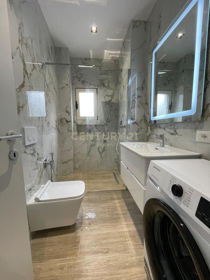 IN AFFITTO IL PIANO DI UNA VILLA A KOMBINAT!