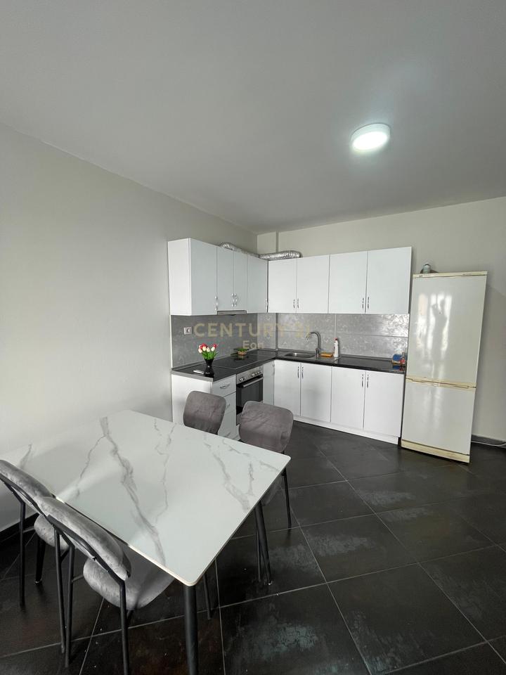 Apartament 1+1 Me Qira në Plazh Stacioni i parë, Durrës !!!