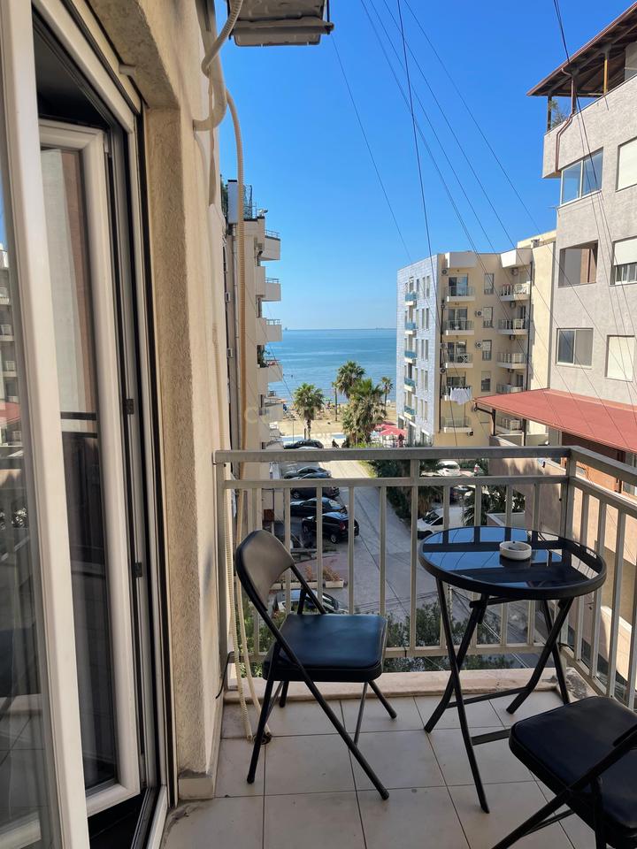 Apartament 1+1 Me Qira në Plazh Stacioni i parë, Durrës !!!