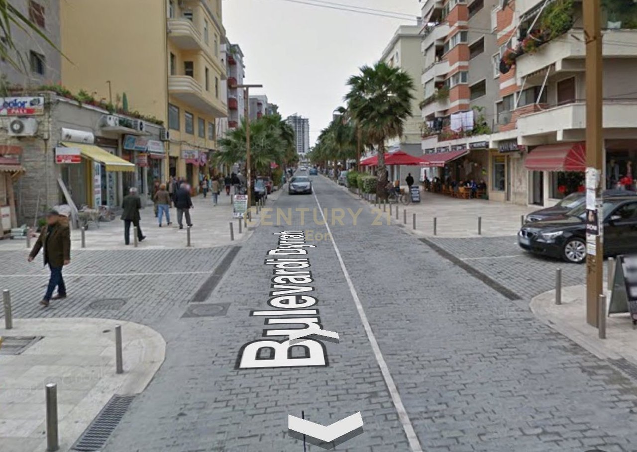 BUSINESS PREMISES FOR SALE ON THE MAIN BOULEVARD!