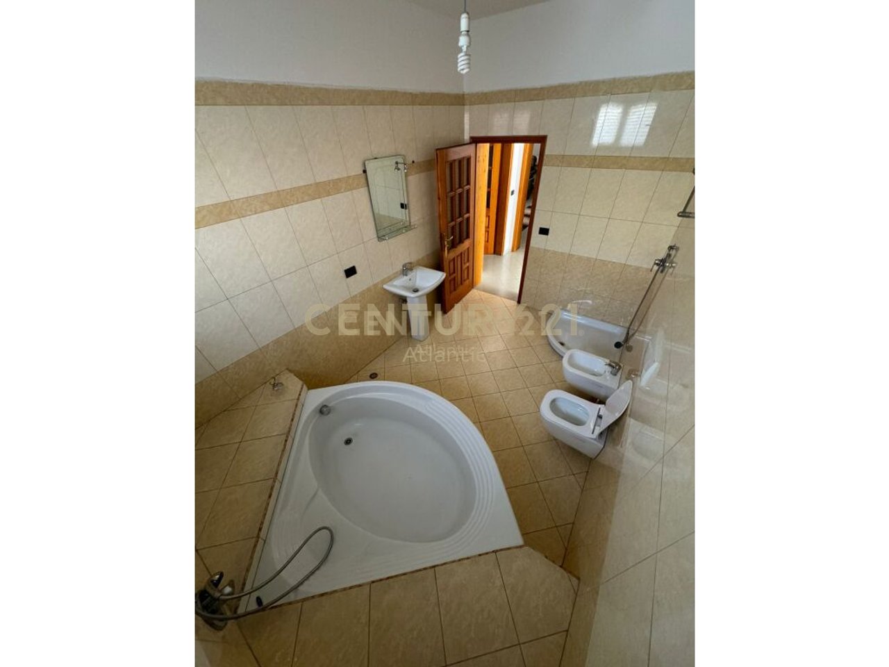 VILLA FOR RENT ON THE BEACH!