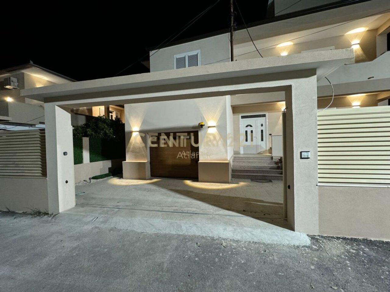 VILLA FOR RENT ON THE BEACH!